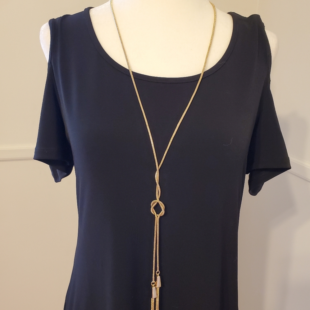 JM Collection cold shoulder top - Picture 2 of 11